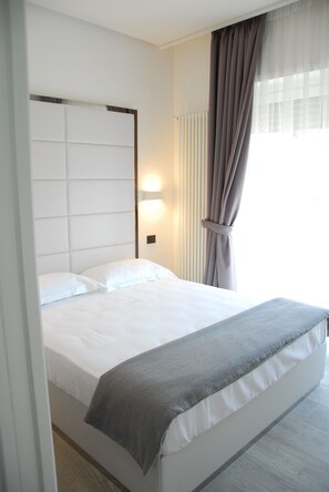1 bedroom, premium bedding, in-room safe, iron/ironing board - LHP Suite Rapallo (Rapallo)
