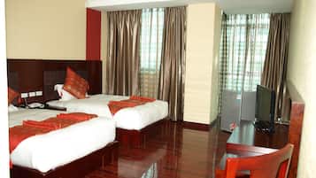 Executive Twin Room | Living room | LCD TV