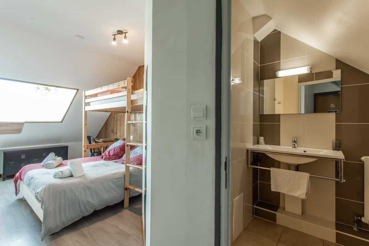 Family Triple Room, Ensuite, Mountain View (Chambre 6 (3 pers)) | Katil bayi/kot (percuma), Wi-fi percuma
