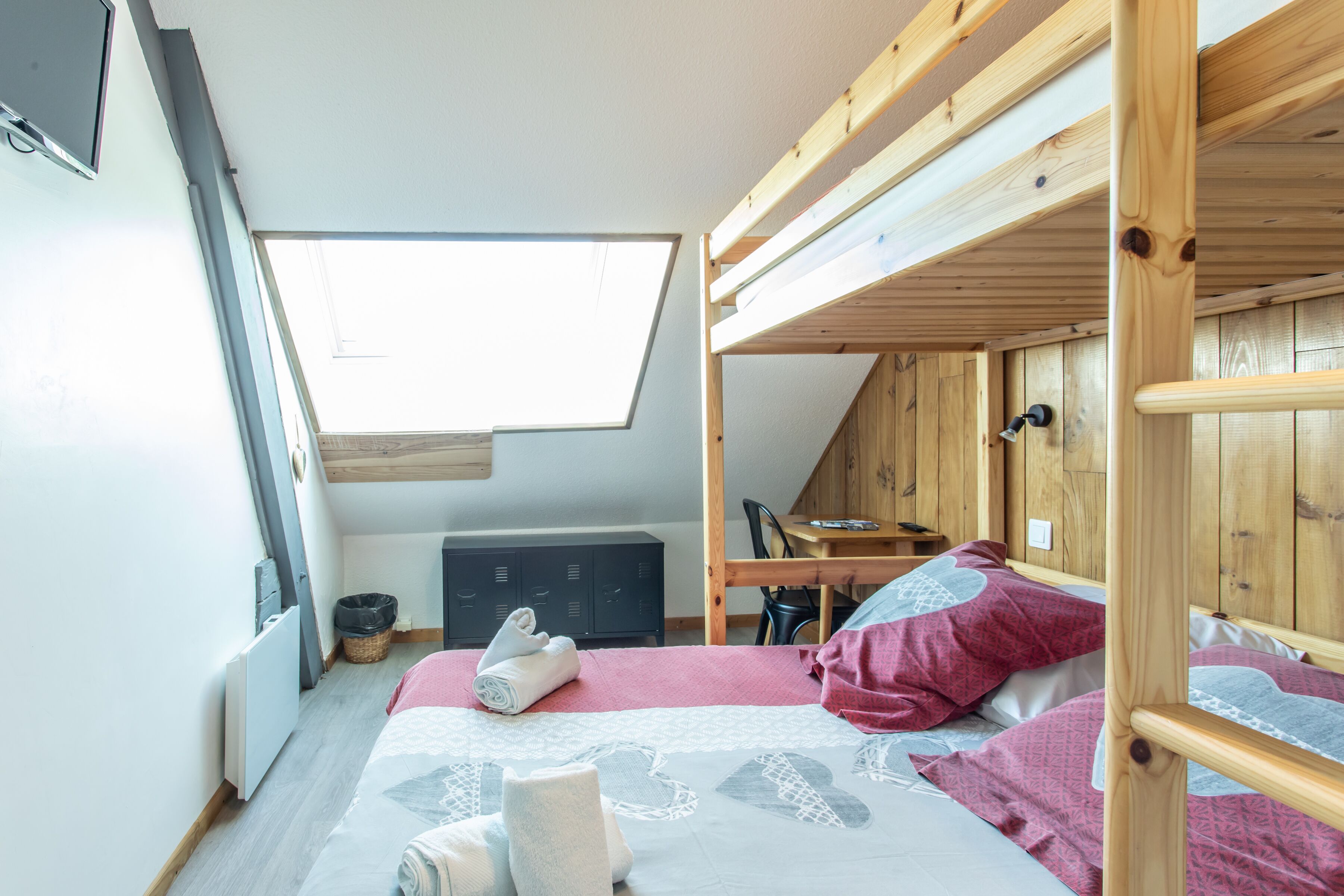 Family Triple Room, Ensuite, Mountain View (Chambre 6 (3 pers)) | Free cribs/infant beds, free WiFi