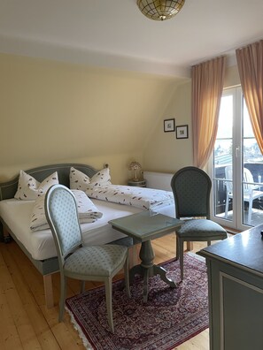 Chambre Familiale | Bureau, draps fournis