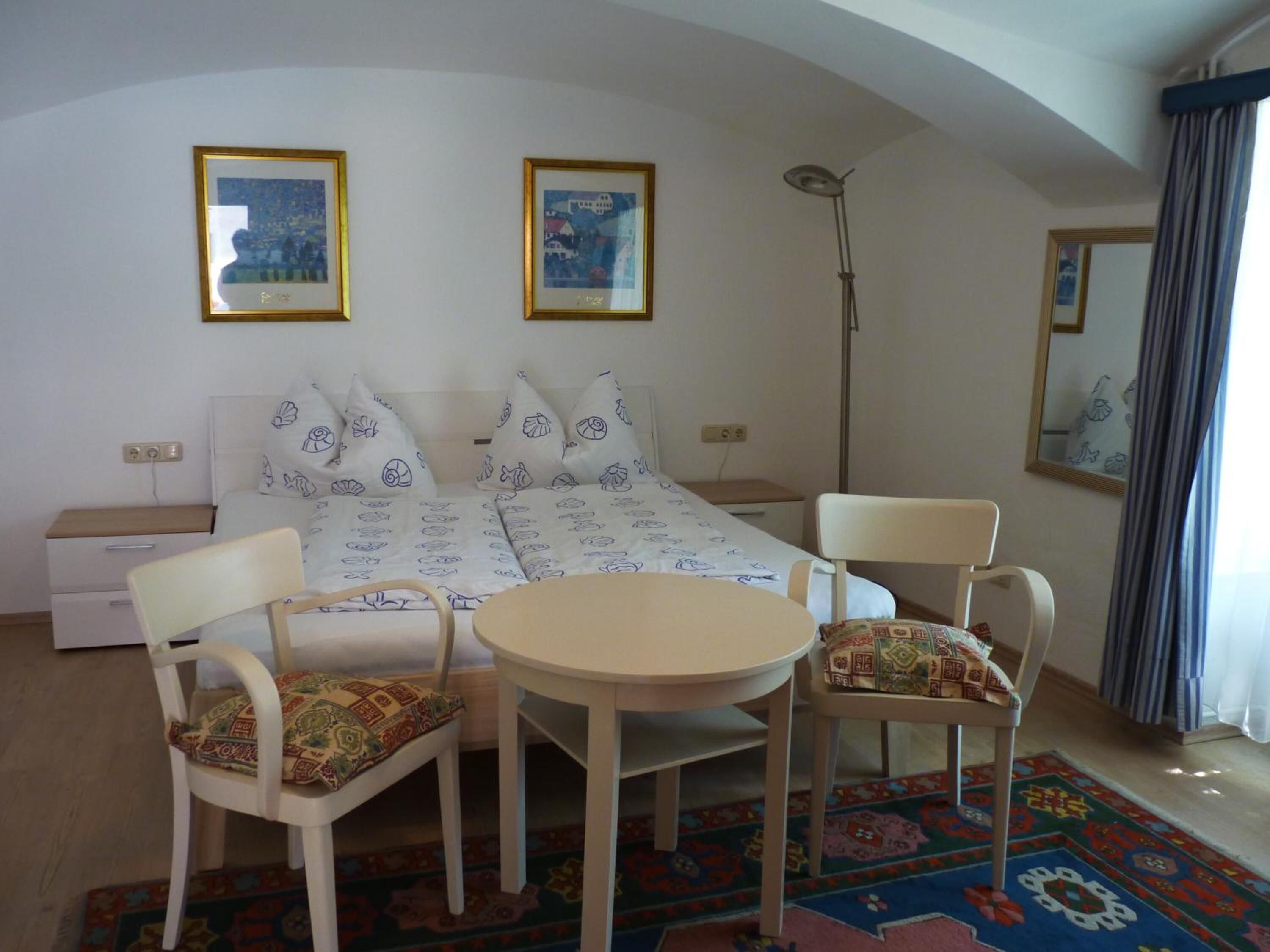 1 bedroom, desk, bed sheets