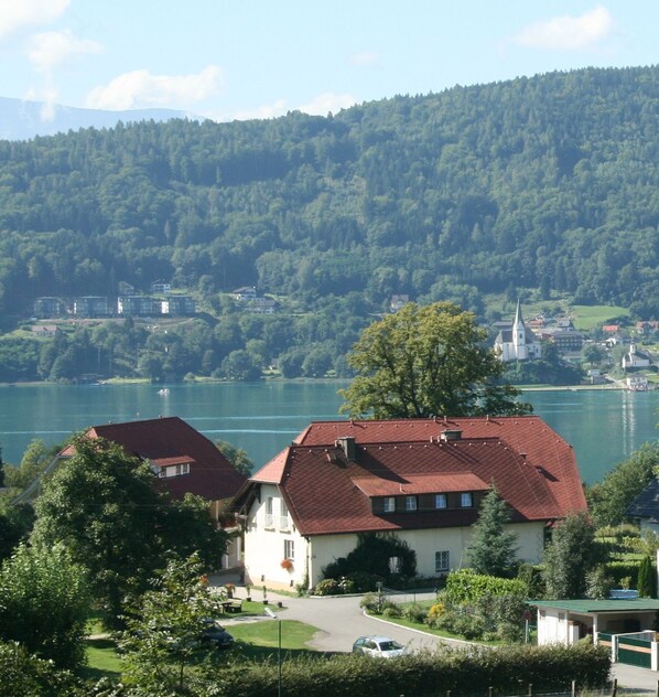 Property grounds - Landhaus Strussnighof (Poertschach am Woerthersee)