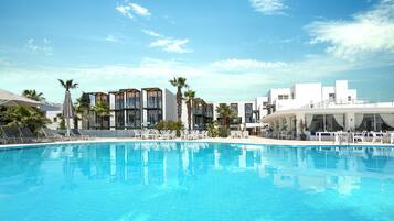 Una piscina al aire libre