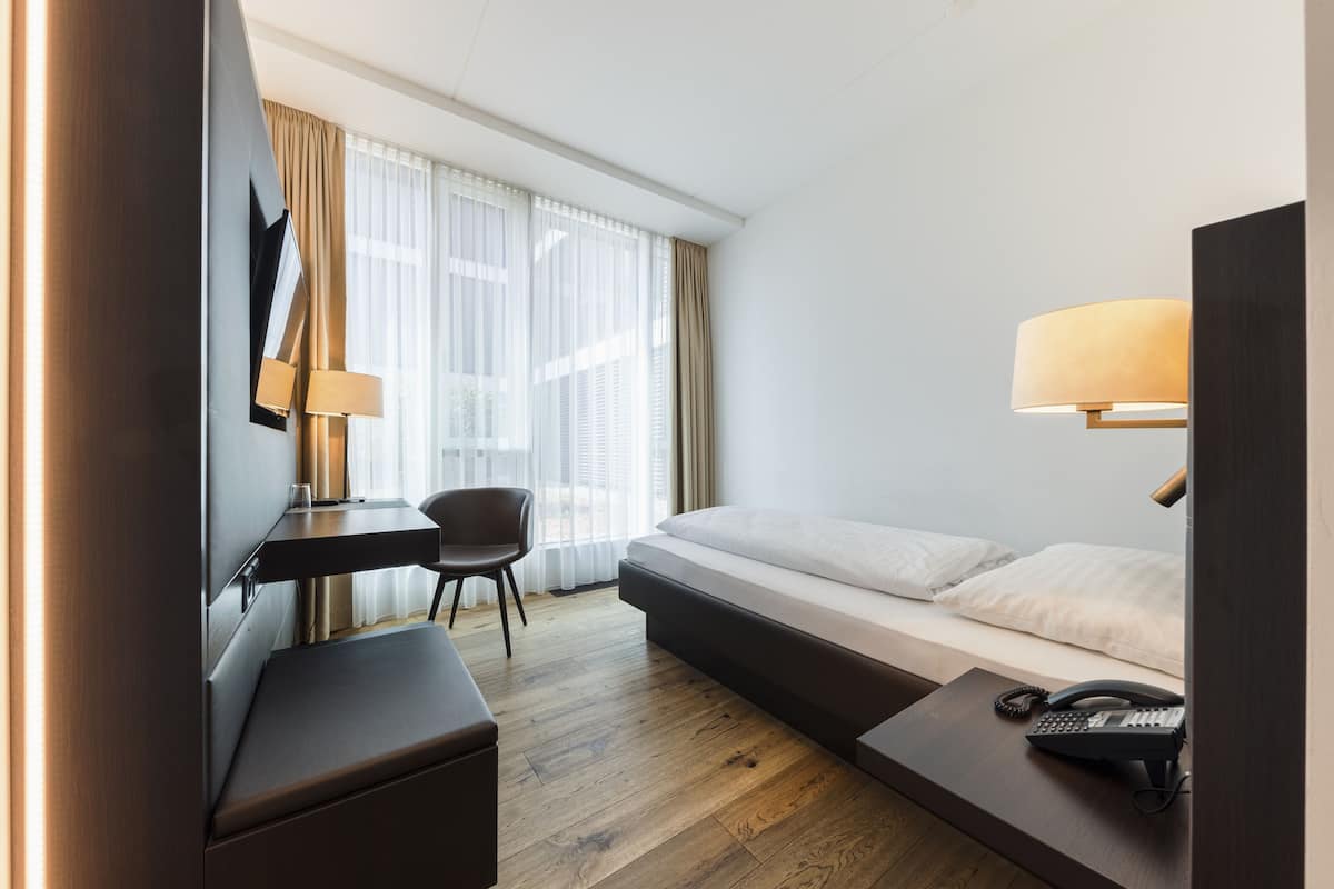 Standaard eenpersoonskamer | 1 slaapkamer, luxe beddengoed, een kluis op de kamer, een bureau