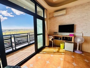 Phòng 4 Tiêu chuẩn, ban công | Bộ đồ giường cao cấp, trang trí khác biệt, màn/rèm cản sáng