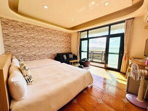 Phòng 4 Tiêu chuẩn, ban công | Bộ đồ giường cao cấp, trang trí khác biệt, màn/rèm cản sáng