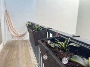Elite Double Room, Balcony | Premium bedding, individually decorated, blackout drapes, soundproofing - Sunshine B&B (Hengchun)