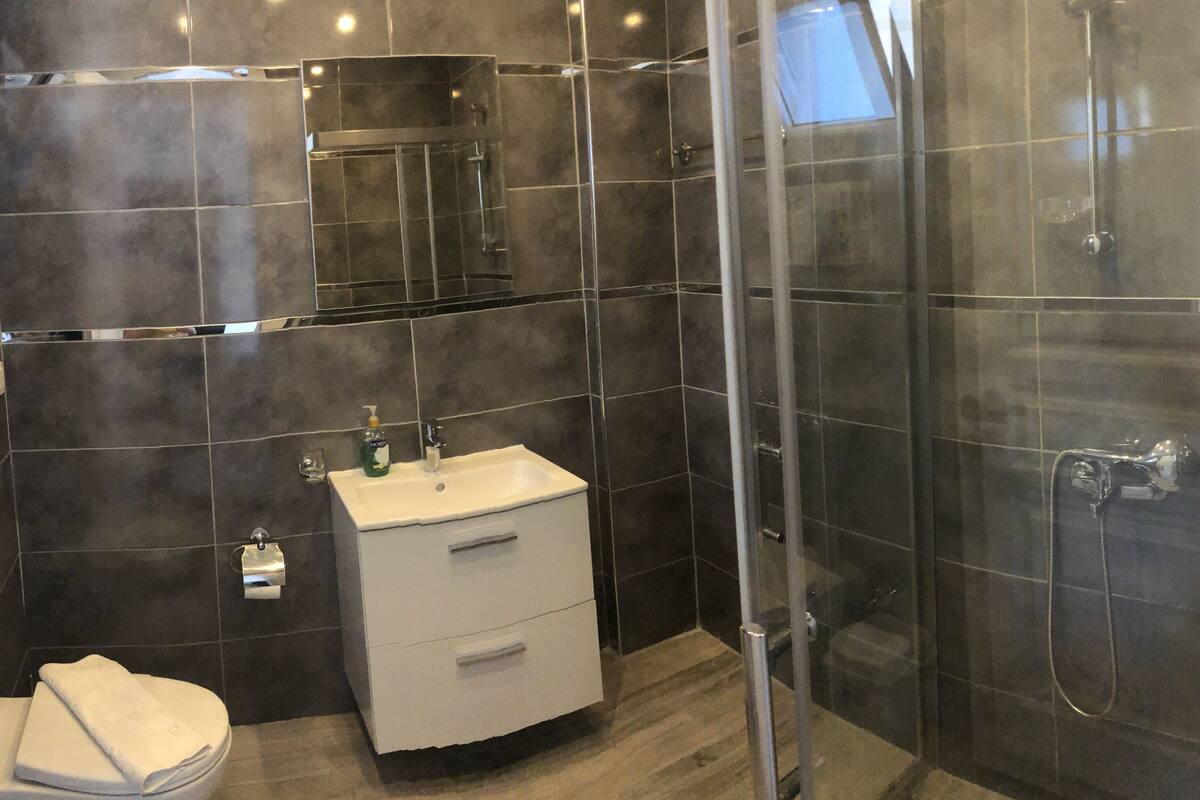 basic quadruple room | bathroom | shower, free toiletries, towels