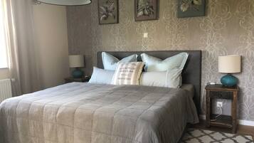 Apartemen, dapur | 1 kamar tidur, bantalan ekstra lembut, dan didekorasi berbeda-beda