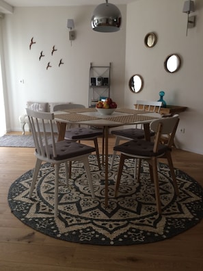Apartment, Kitchen | In-room dining - Luxus Ferienapartment “ Im Feldle „ (Kirchheim am Ries)