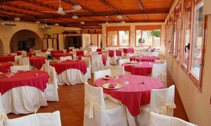 Café da manhã, almoço e jantar; culinária italiana