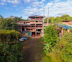 Fachada de la propiedad