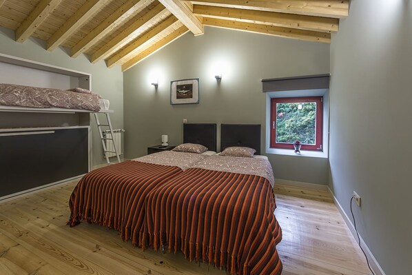 ファミリー ルーム (2 Adults+2 Children)