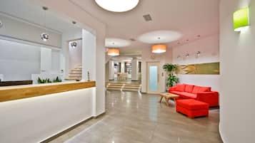 ฝ่ายต้อนรับ