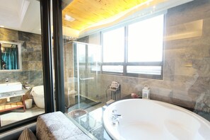 Shower, designer toiletries, hair dryer, slippers - Hualien Flora B&B (Hualien City)