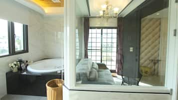 Doppia Luxury, 1 letto king, idromassaggio, vista città | 7 camere, biancheria da letto di alta qualità, copriletto in piuma