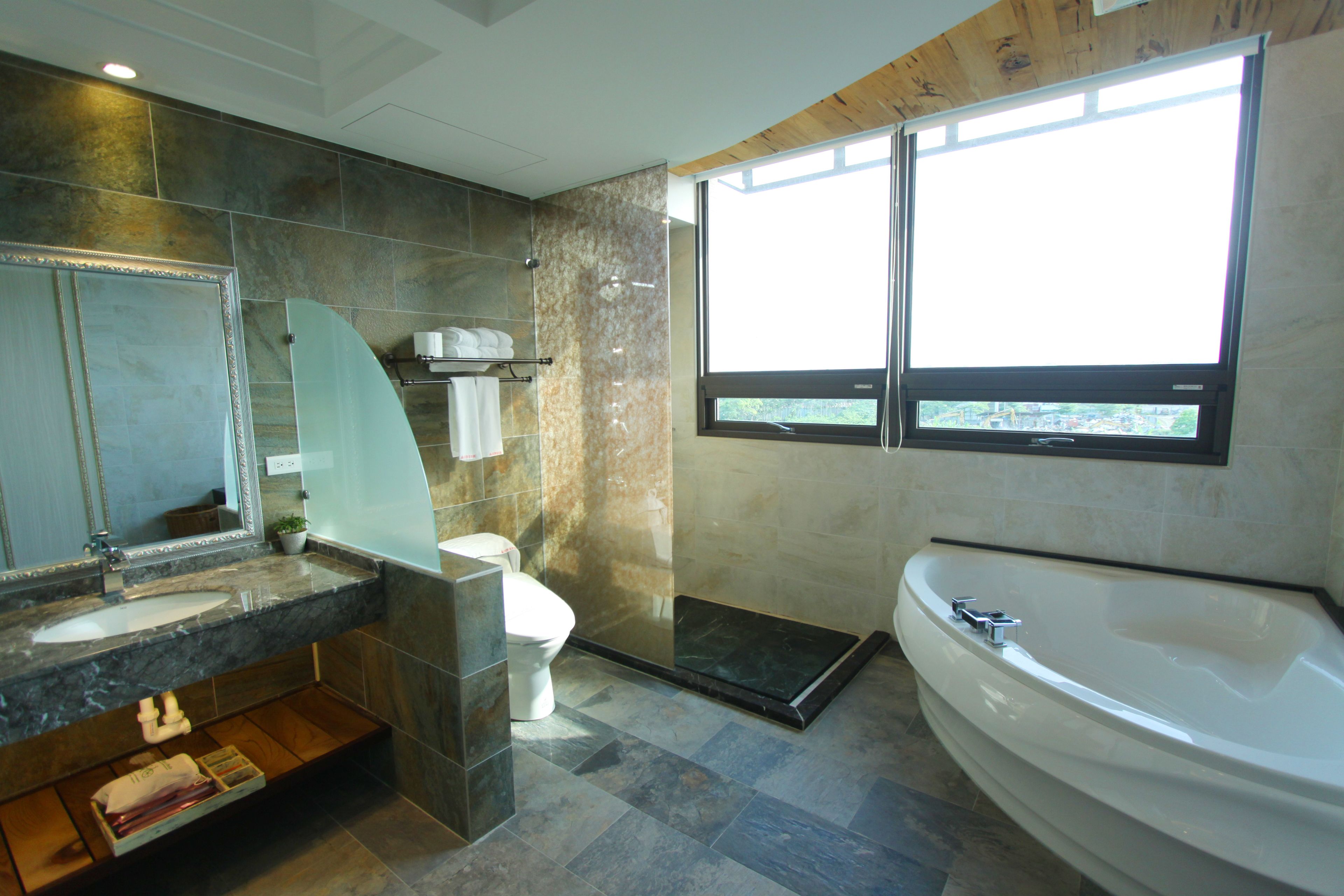 Badkamer met douche