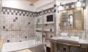 Apartment, 3 Bedrooms (3 Akademicka Street) | Bathroom - P&O Apartments Ochota (Warsaw)