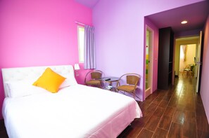 Economy Double Room | Bathroom | Shower, rainfall showerhead, free toiletries, hair dryer - Mengqi Hostel (Huxi)