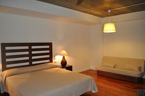 Premium bedding, desk, blackout curtains, soundproofing - Hotel Makasa (Mogente/Moixent)