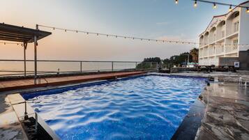 Sesongbasert utendørsbasseng