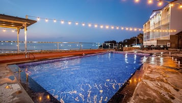 Piscine extérieure (ouverte en saison)