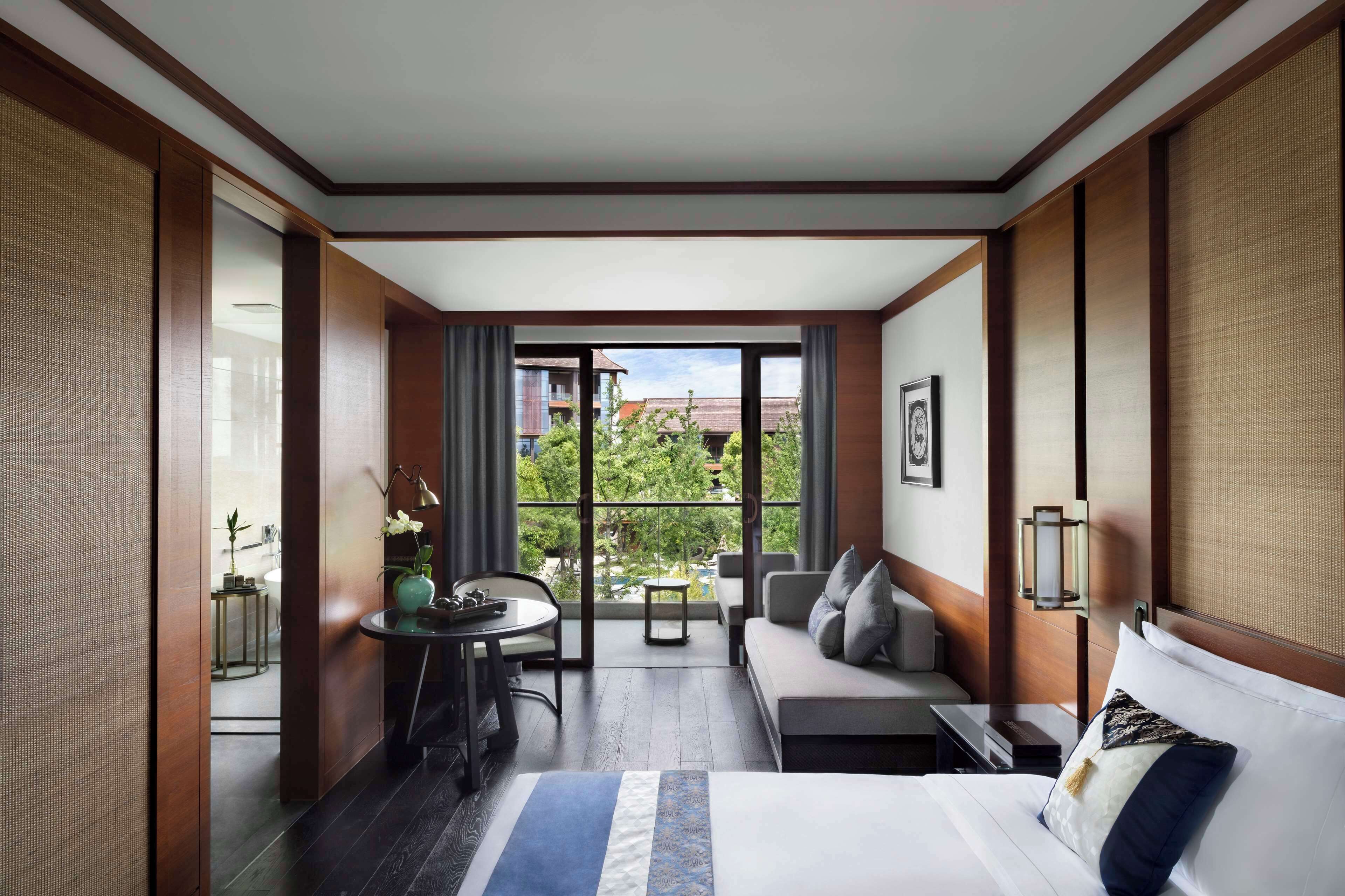 deluxe garden view king room | minibar, in-room safe, desk, laptop workspace