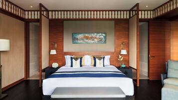Anantara Suite | Minibar, in-room safe, desk, laptop workspace