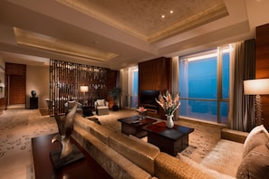 Suite presidencial, 1 cama King size | 1 habitación, ropa de cama de alta calidad, edredón y minibar