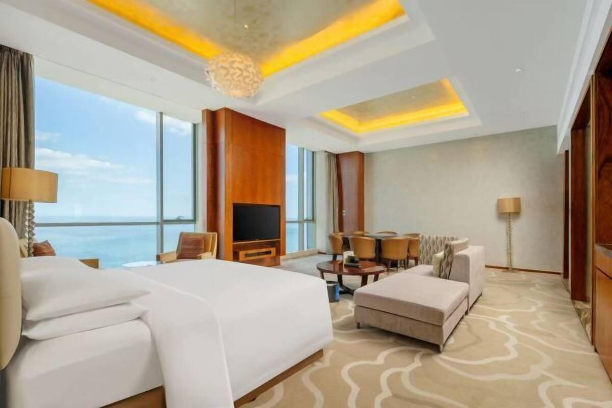 1 bedroom, premium bedding, down duvets, minibar