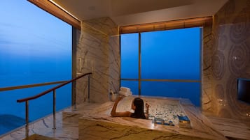 Presidential Suite, 1 King Bed | Bathroom | Combined shower/tub, designer toiletries, hair dryer, bathrobes