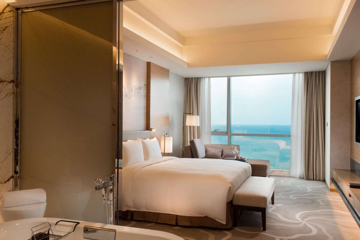 premium bedding, down duvets, minibar, in-room safe