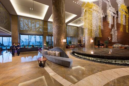 Lounge en el lobby, con vista a la playa, abre todos los días