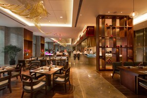 Daily buffet breakfast (CNY 168 per person)