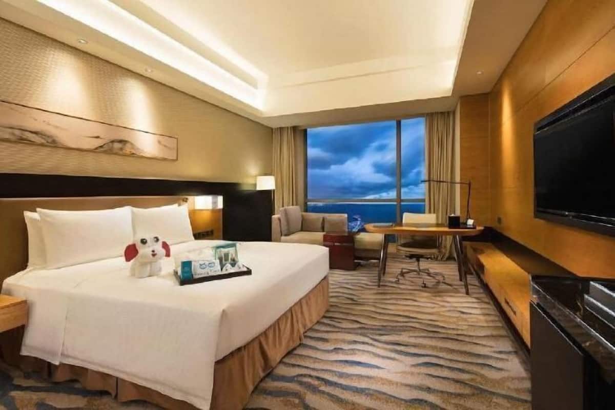 1 bedroom, premium bedding, down duvets, minibar