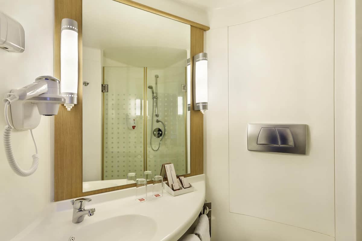 in-room safe, desk, free wifi, bed sheets