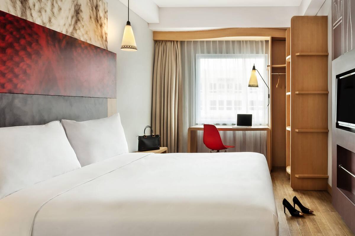 Superior Room, 1 King Bed | In-room safe, desk, free WiFi, bed sheets