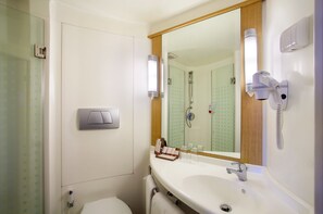 Suihku, ympäristöystävälliset hygieniatuotteet, hiustenkuivaaja