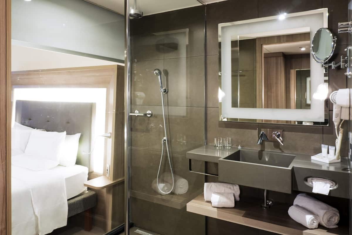 Minibar, caja de seguridad en la habitación, escritorio y wifi gratis