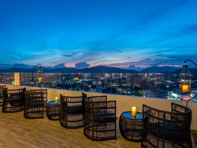 Novotel Phuket City Phokeethra Hotel