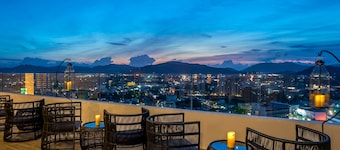Novotel Phuket City Phokeethra Hotel