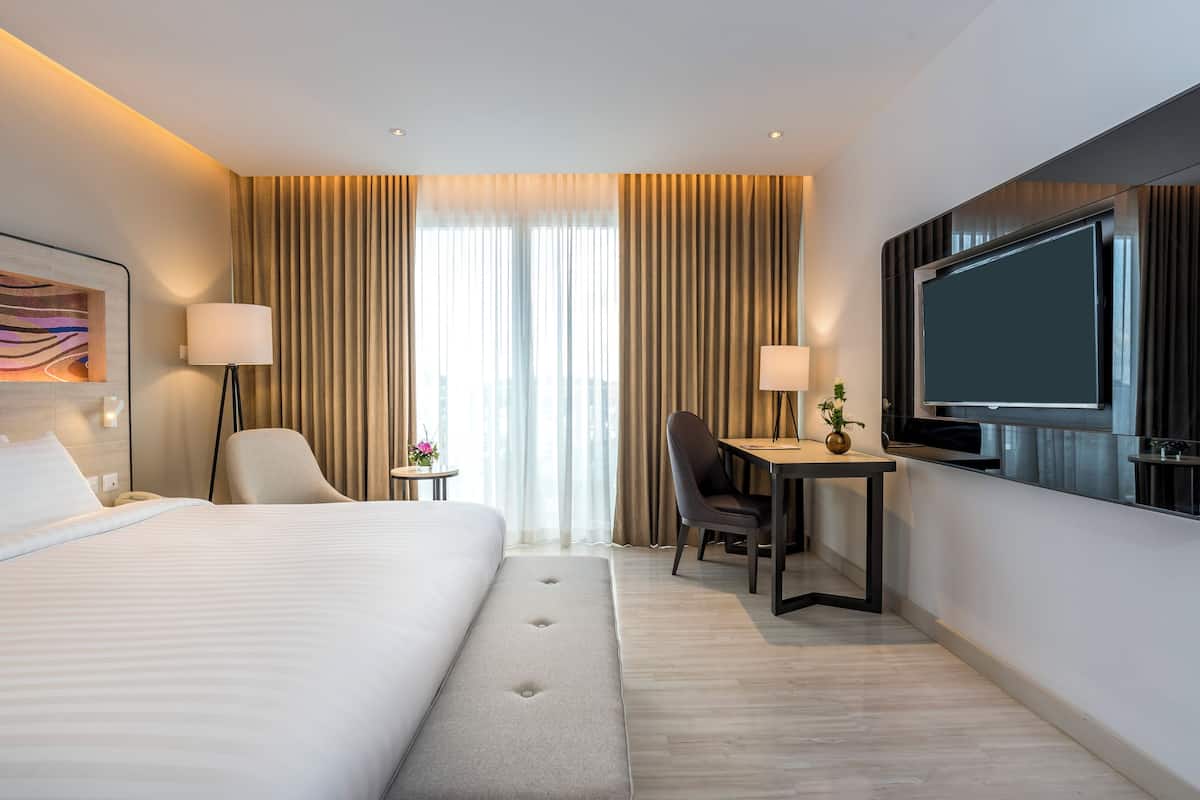 Deluxe Room, 2 Bedrooms, Balcony | 1 bedroom, premium bedding, minibar, in-room safe