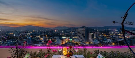 2 Bars/Lounges, Lobby-Lounge, Bar auf der Dachterrasse