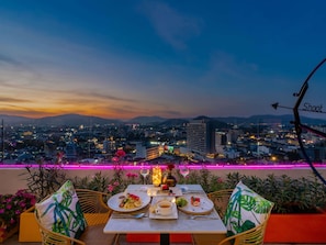 2 bars/lounges, lobby lounge, rooftop bar - Novotel Phuket City Phokeethra Hotel (Phuket)