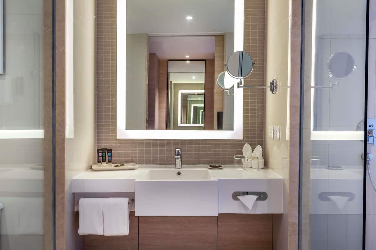 1 bedroom, premium bedding, minibar, in-room safe