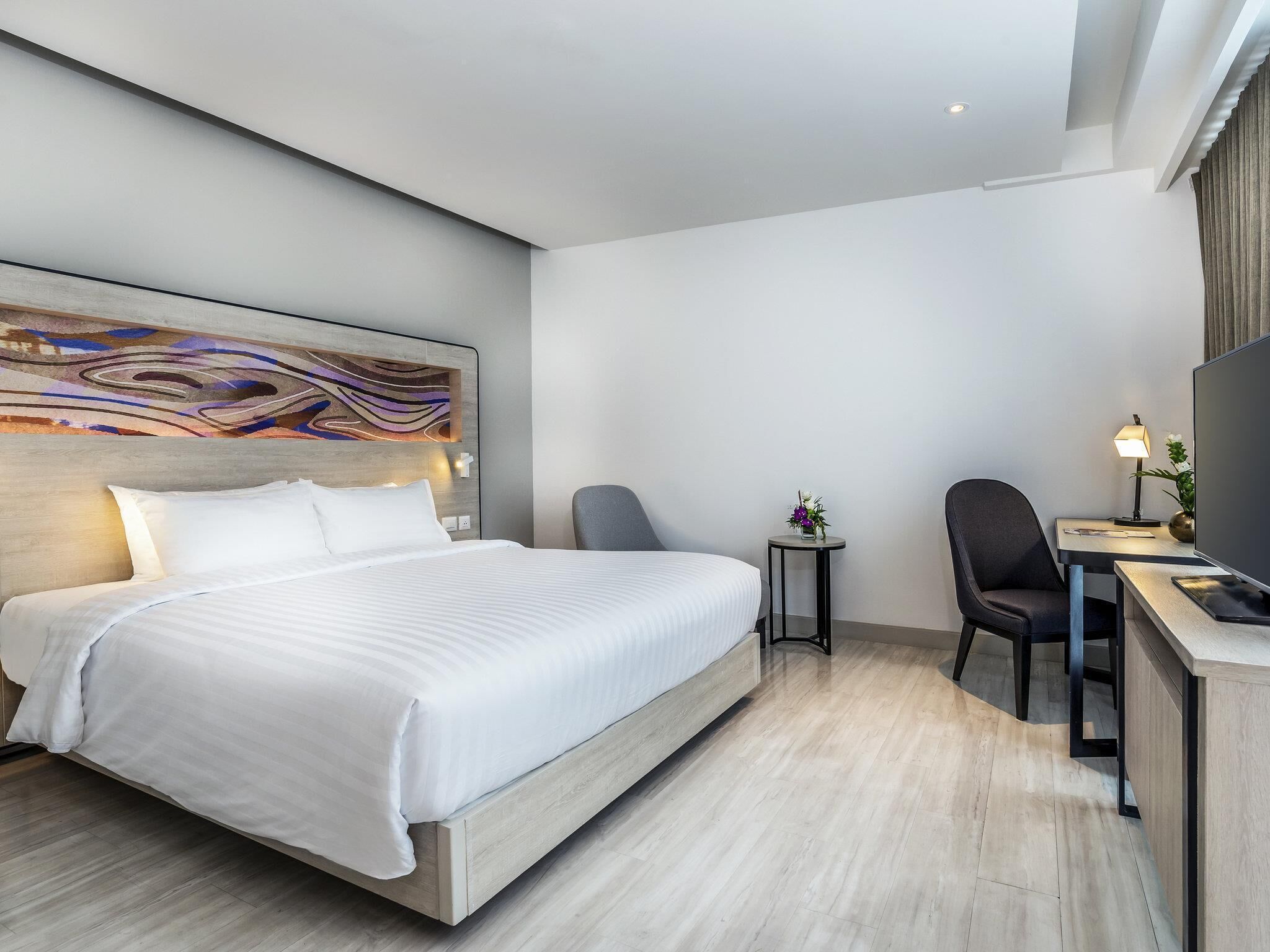 1 bedroom, premium bedding, minibar, in-room safe