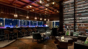 2 bars, lounge dans le hall, bar sur le toit