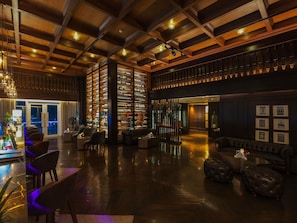 2 bars/lounges, lobby lounge, rooftop bar - Novotel Phuket City Phokeethra Hotel (Phuket)