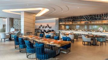 Petit déjeuner buffet (650 THB par personne)